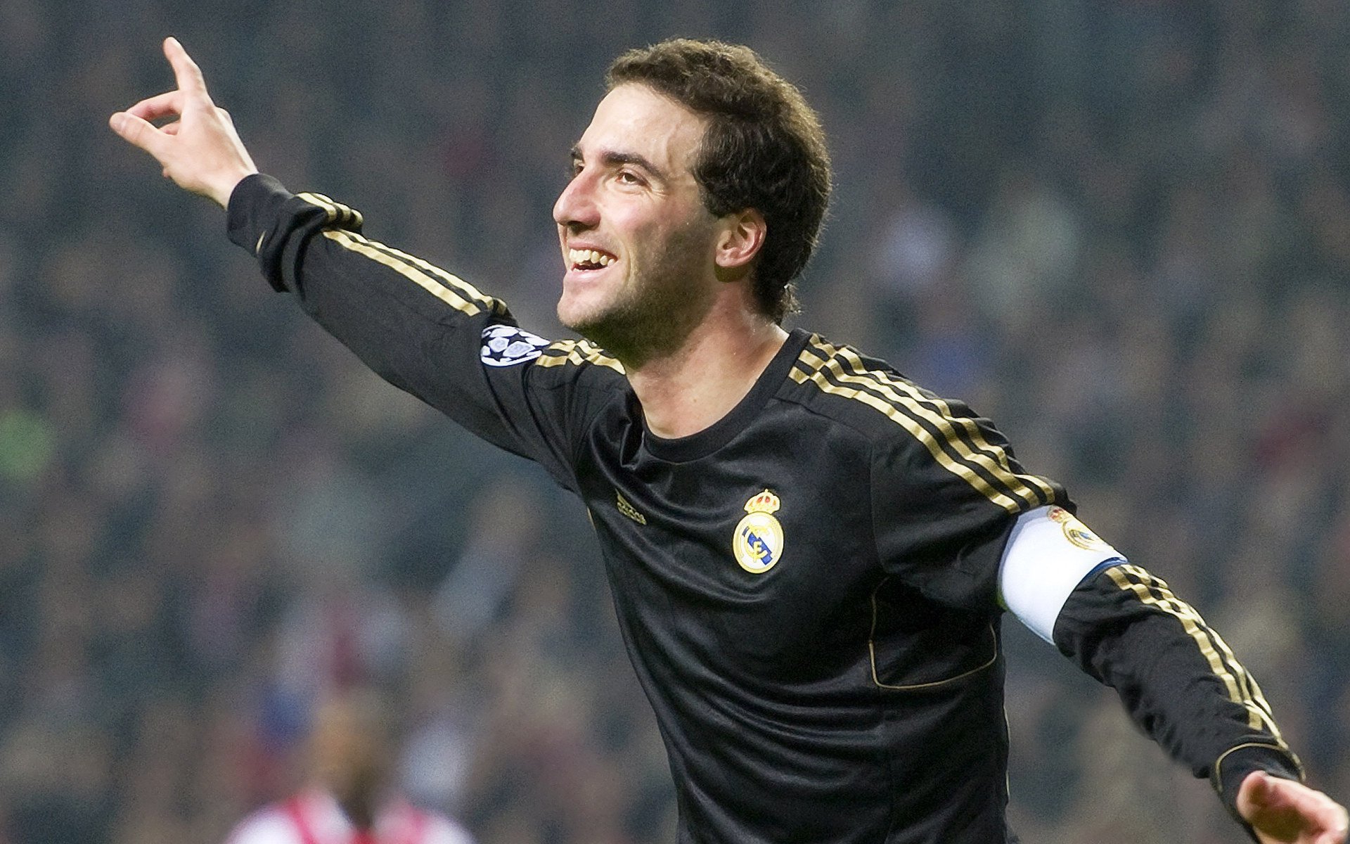 专业体育直播-德甲传统与创新融合，精彩瞬间频繁出现，德甲技术特点